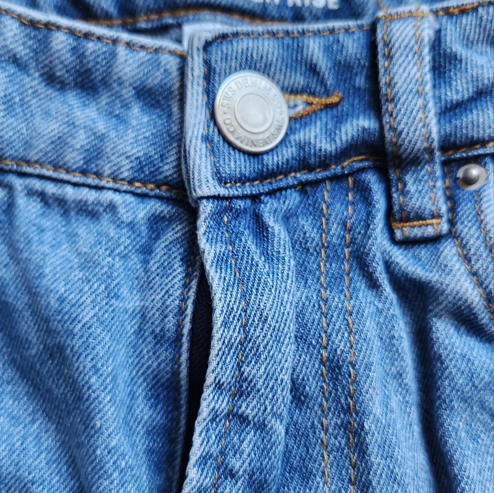 Mom Ultra High Rise Jeans, Ripped Size 5‎ Euc - Picture 9 of 9